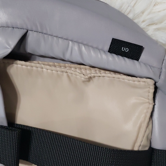 Urban Outfitters Nylon Strappy Travel Fannie Pack Bag - Picture 2 of 8